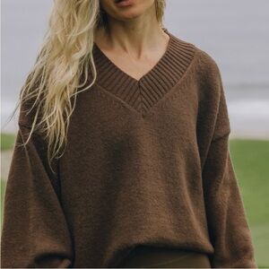 Daily drills oversized vneck sweater in coco